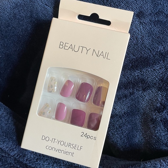 Nail Tip Fake Art Press on Nails with Glue Designs - Picture 2 of 4